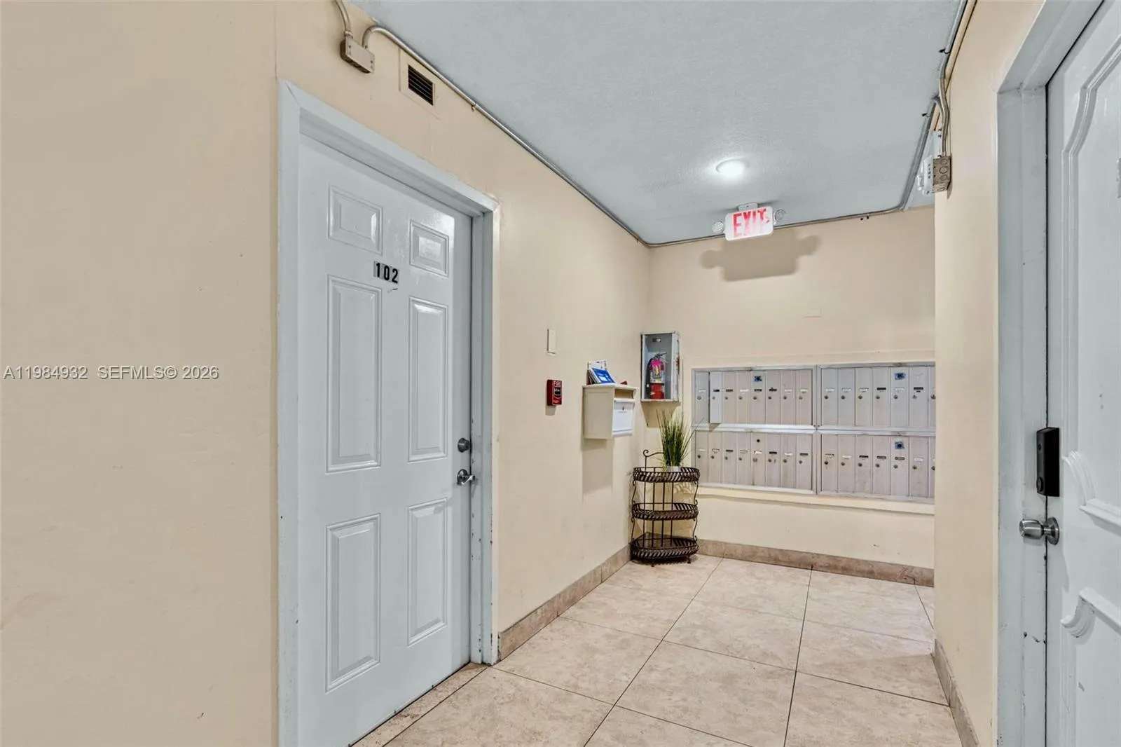 1830 Dixieanna St # 102, Hollywood FL 33020