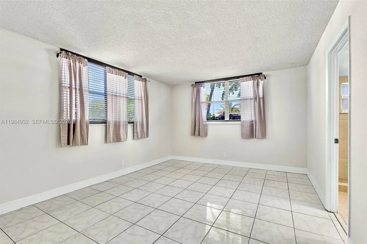 1830 Dixieanna St # 102, Hollywood FL 33020