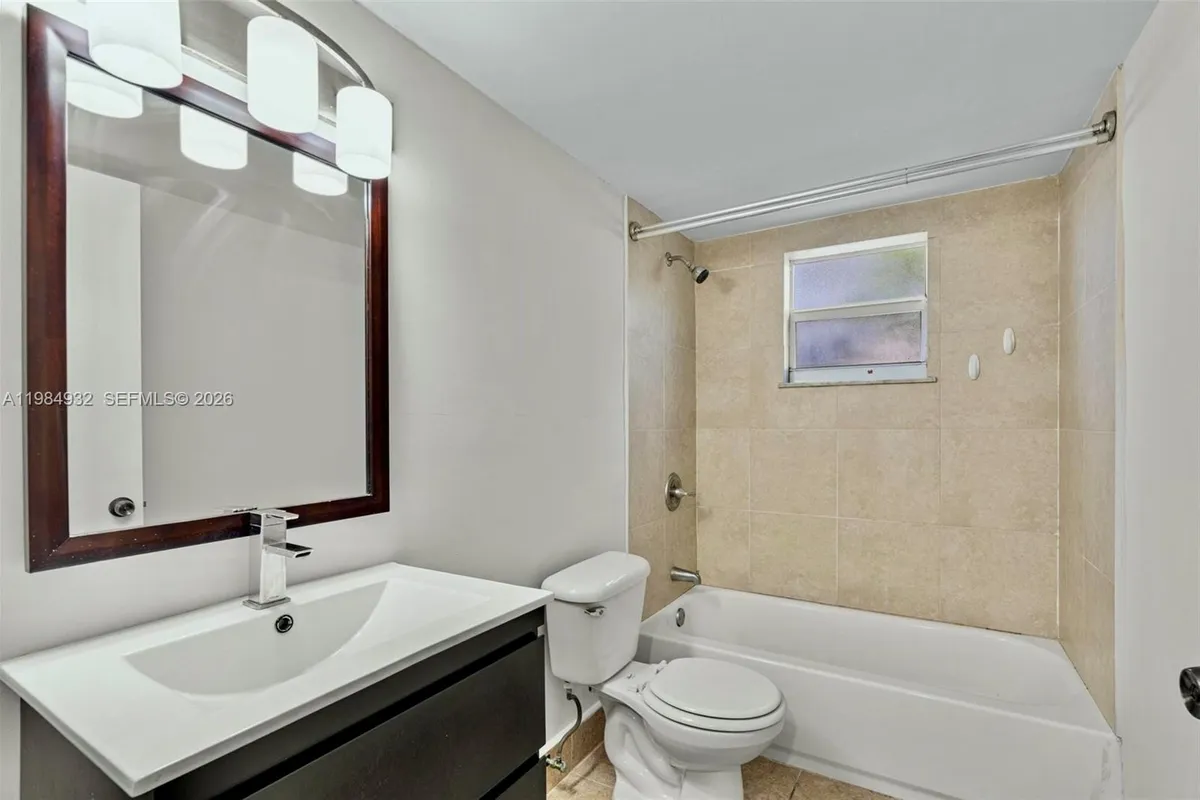 1830 Dixieanna St # 102, Hollywood FL 33020