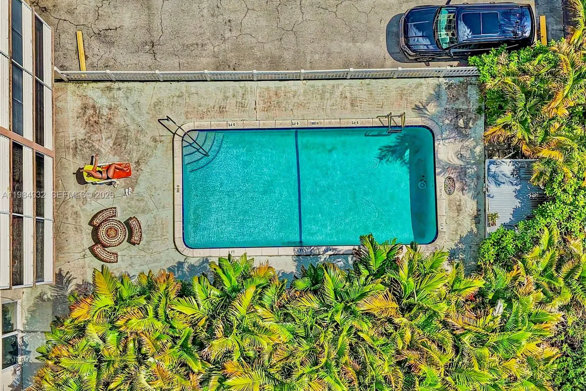 1830 Dixieanna St # 102, Hollywood FL 33020