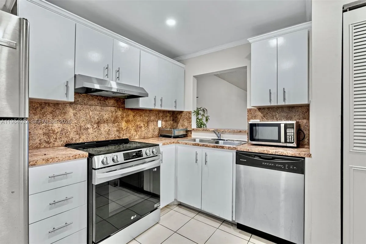 1830 Dixieanna St # 102, Hollywood FL 33020