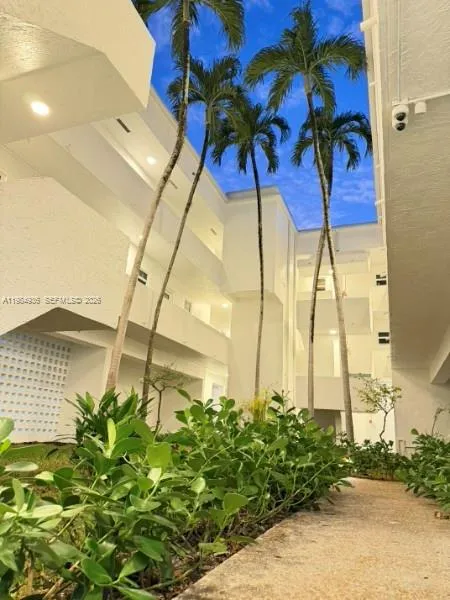 1033 Lenox Ave # 303, Miami Beach FL 33139