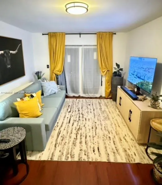 1033 Lenox Ave # 303, Miami Beach FL 33139