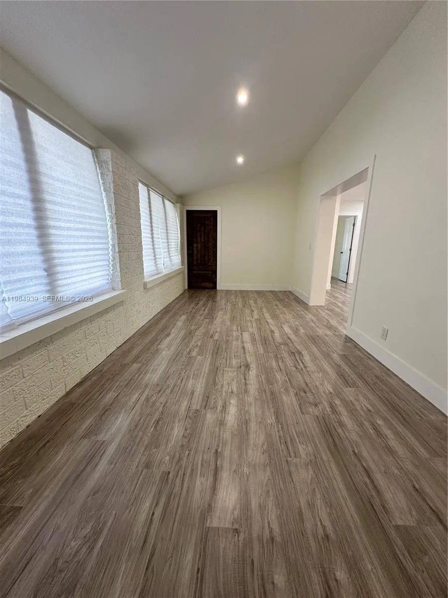 2400 NW 15th St, Miami FL 33125