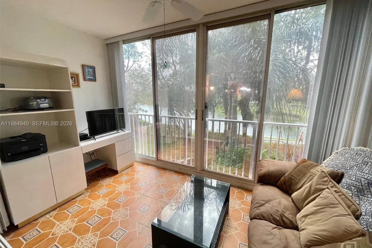 3850 Washington St # 214, Hollywood FL 33021