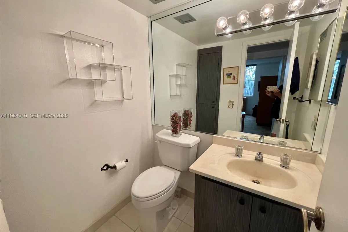 3850 Washington St # 214, Hollywood FL 33021