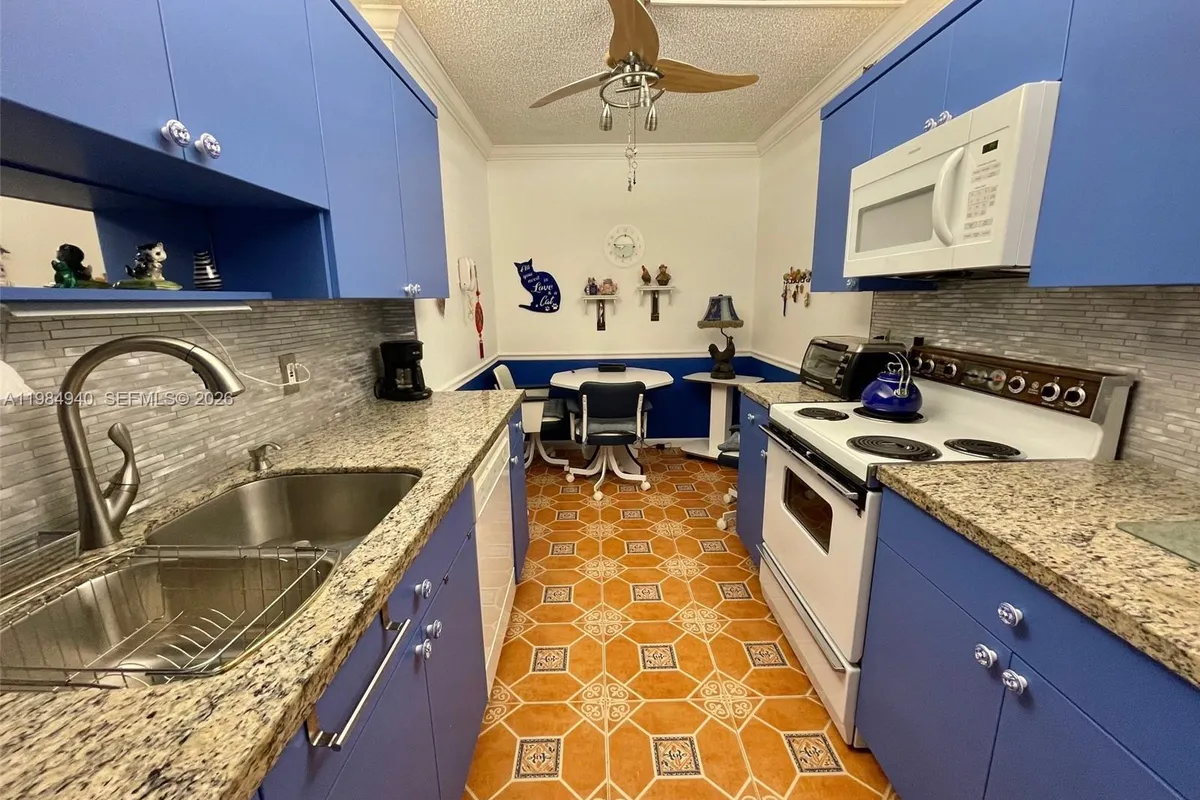 3850 Washington St # 214, Hollywood FL 33021