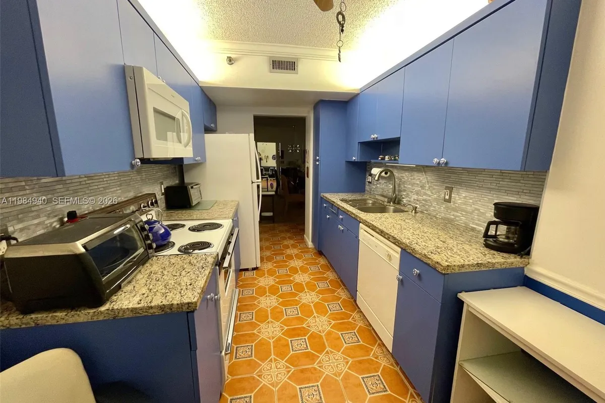 3850 Washington St # 214, Hollywood FL 33021