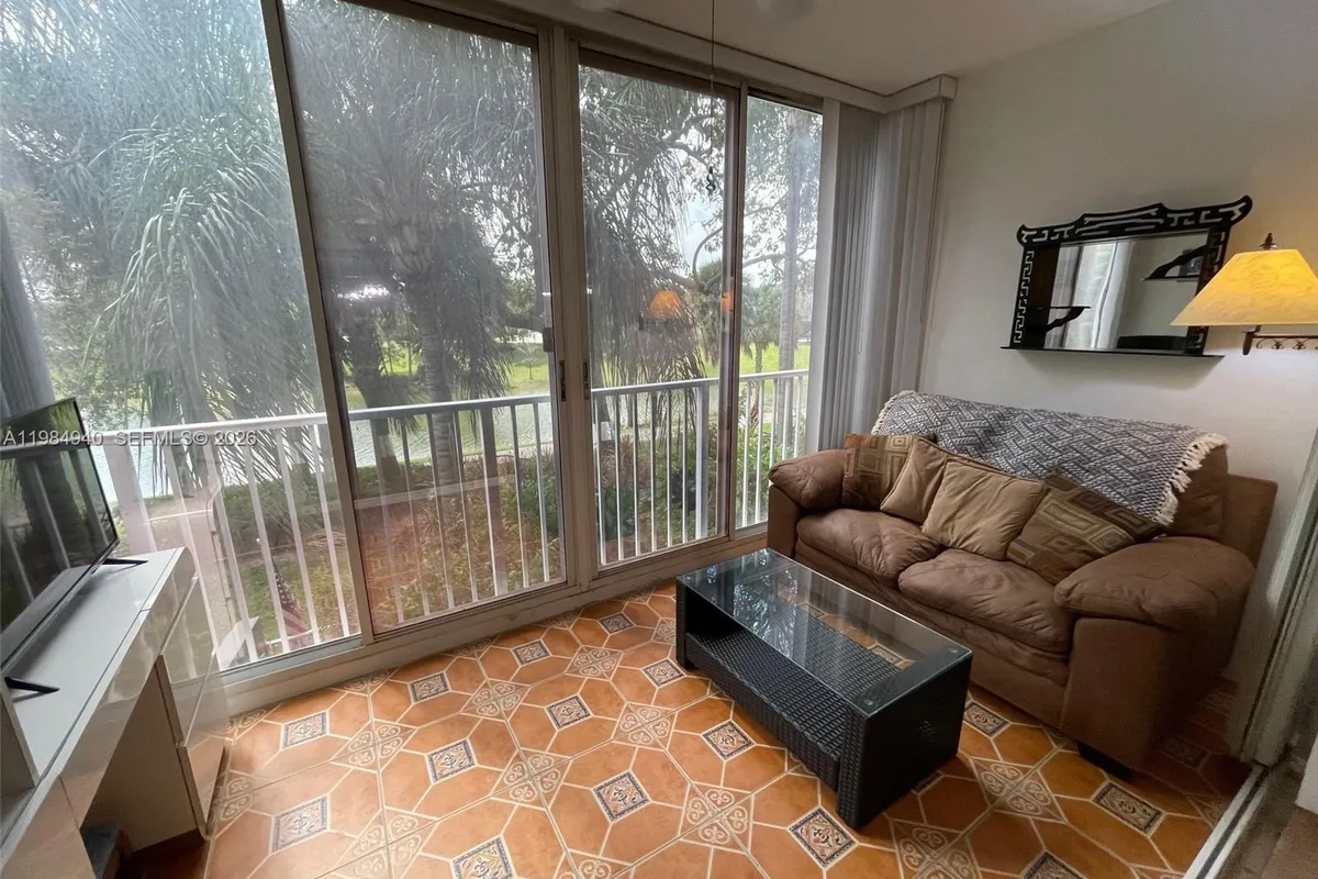 3850 Washington St # 214, Hollywood FL 33021