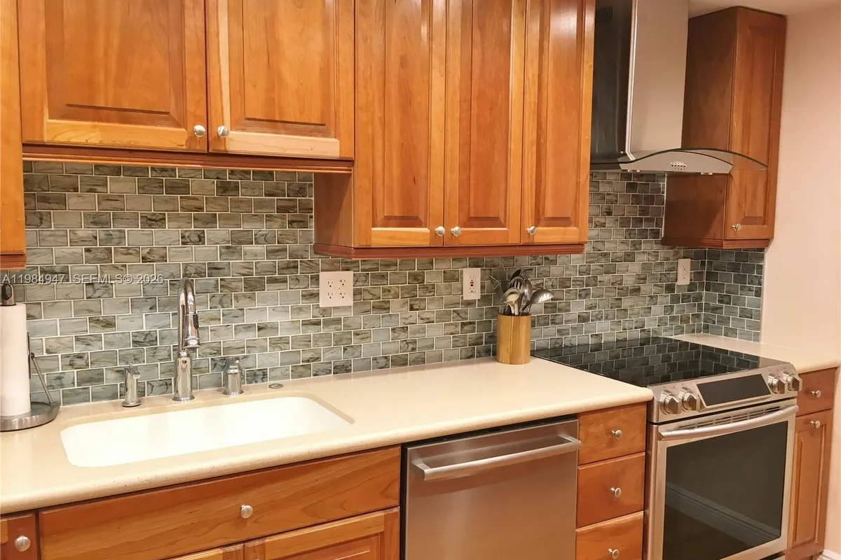 100 Edgewater Dr # 342, Coral Gables FL 33133