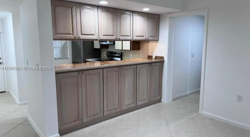 1703 Whitehall Dr # 104, Davie FL 33324