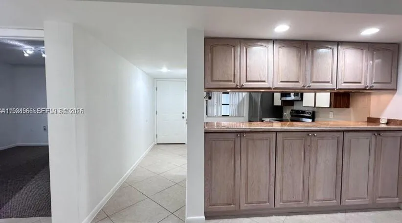 1703 Whitehall Dr # 104, Davie FL 33324