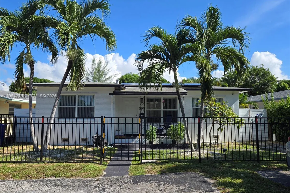 2247 Jackson St, Hollywood FL 33020