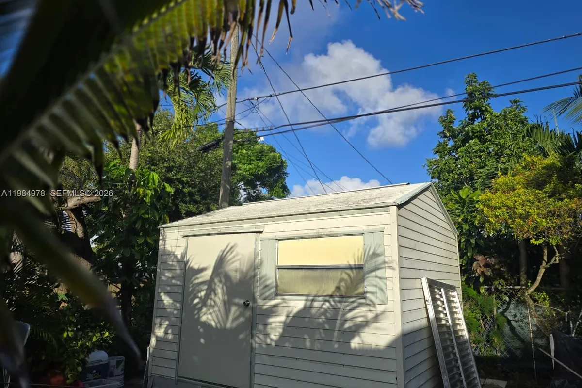 2321 N 57th Ave, Hollywood FL 33021