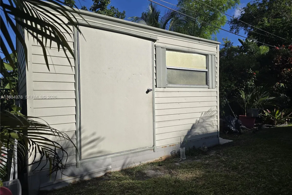 2321 N 57th Ave, Hollywood FL 33021