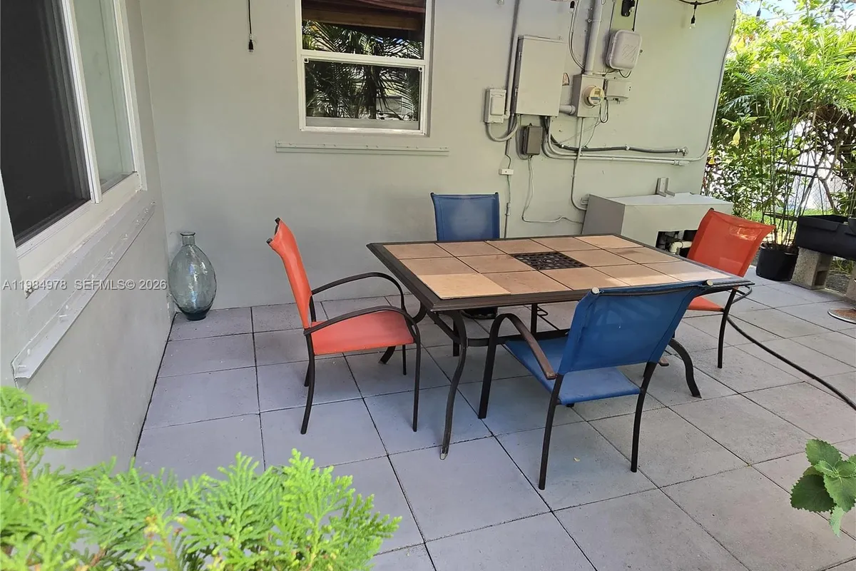 2321 N 57th Ave, Hollywood FL 33021