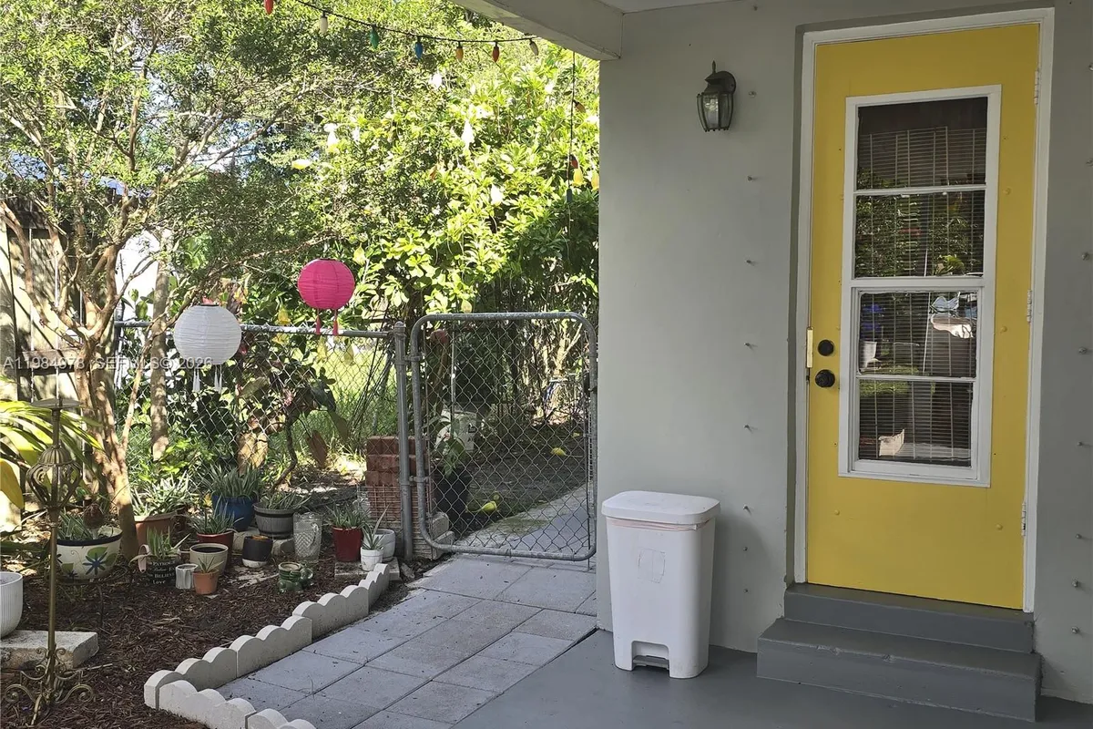 2321 N 57th Ave, Hollywood FL 33021