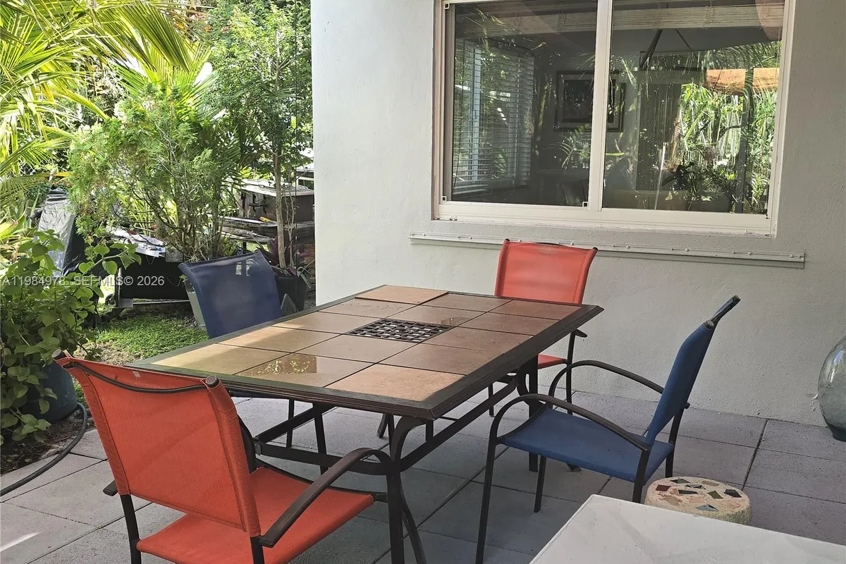 2321 N 57th Ave, Hollywood FL 33021