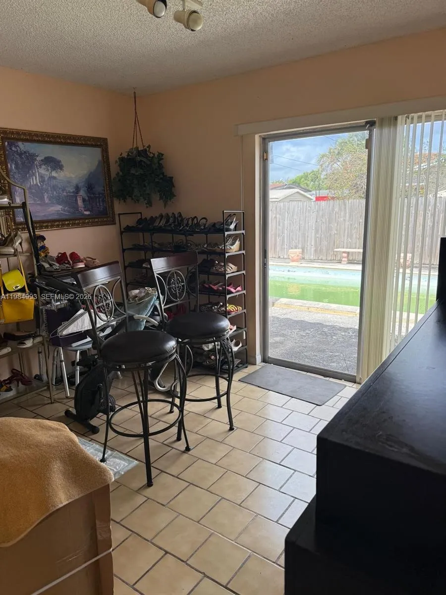 10201 SW 35th St, Miami FL 33165