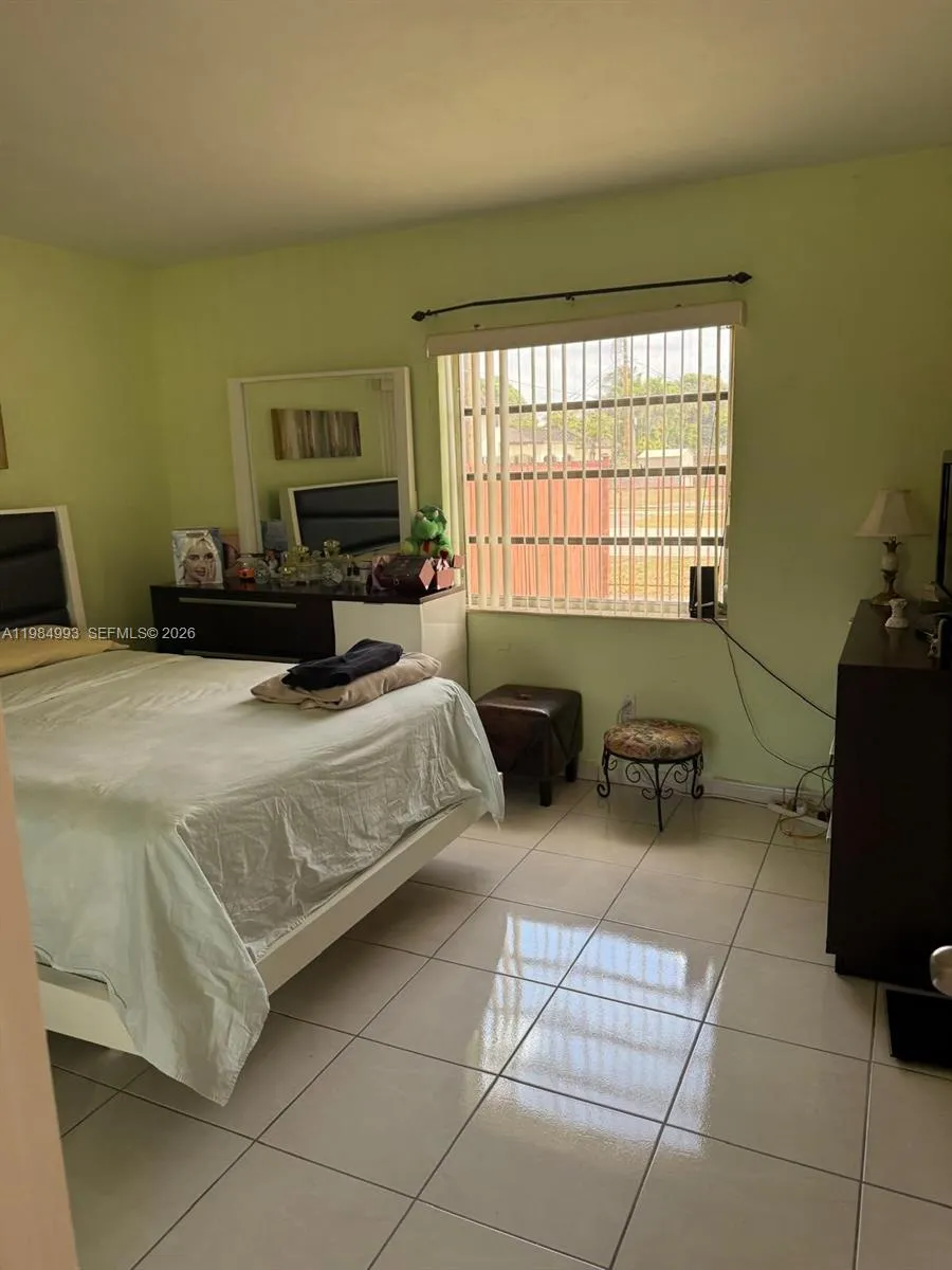 10201 SW 35th St, Miami FL 33165