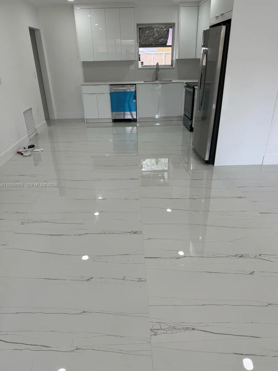 111 SW 8th Ct # 2, Hallandale Beach FL 33009