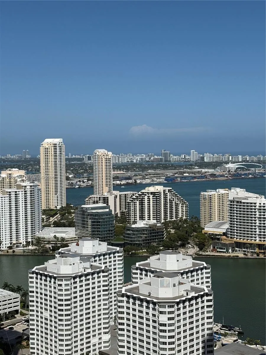 1060 Brickell Ave # 4005, Miami FL 33131