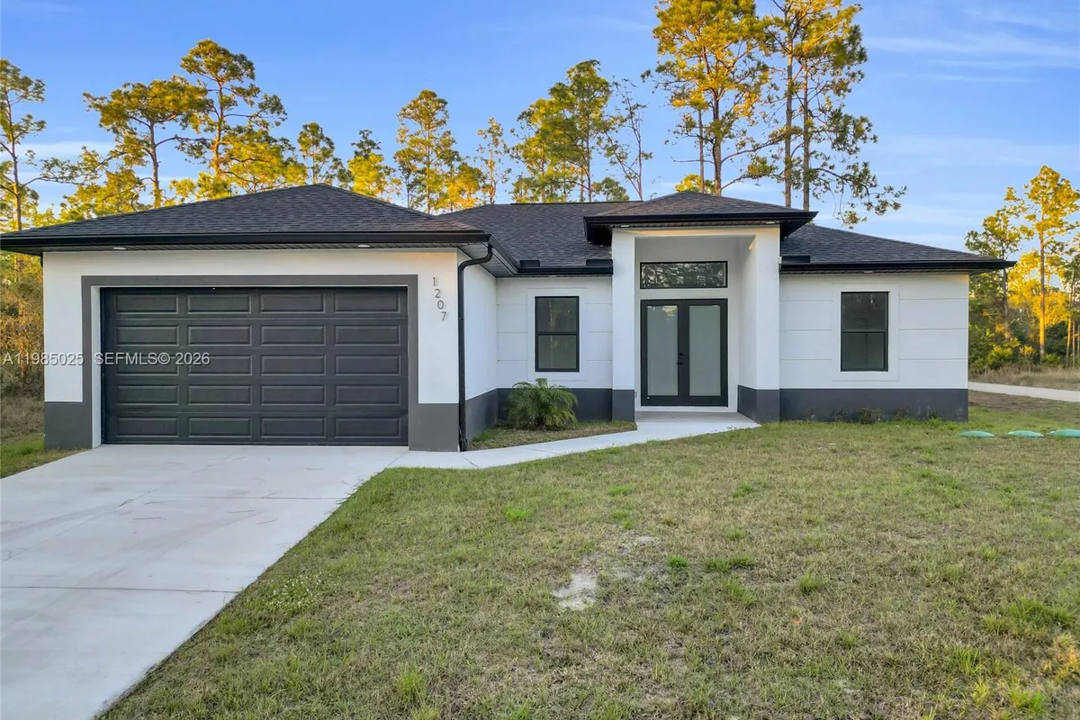 2700 42nd St W, Lehigh Acres FL 33971