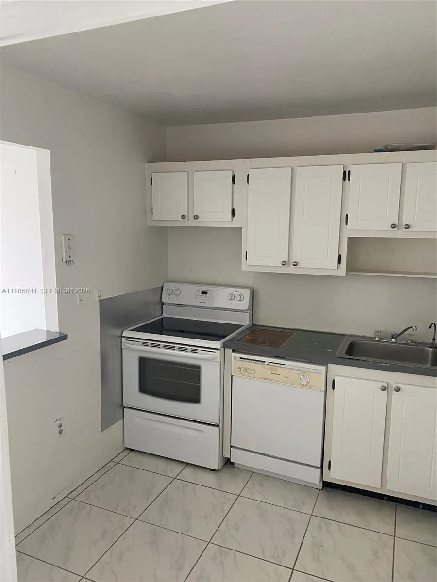 16950 W Dixie Hwy # 529, North Miami Beach FL 33160