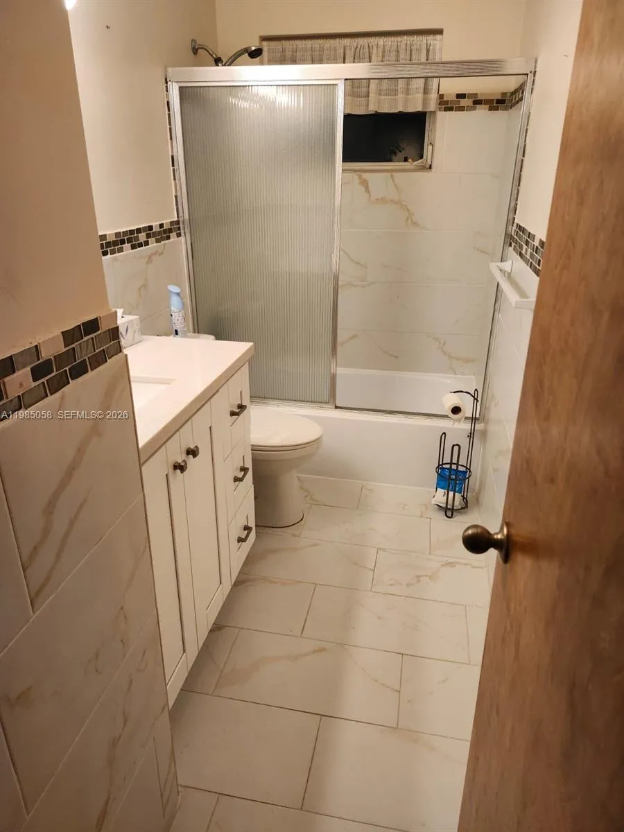 690 NW 19th St, Homestead FL 33030