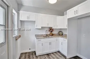 1624 NE 109th St, Miami FL 33161