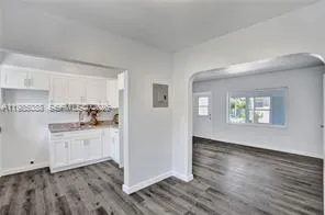 1624 NE 109th St, Miami FL 33161