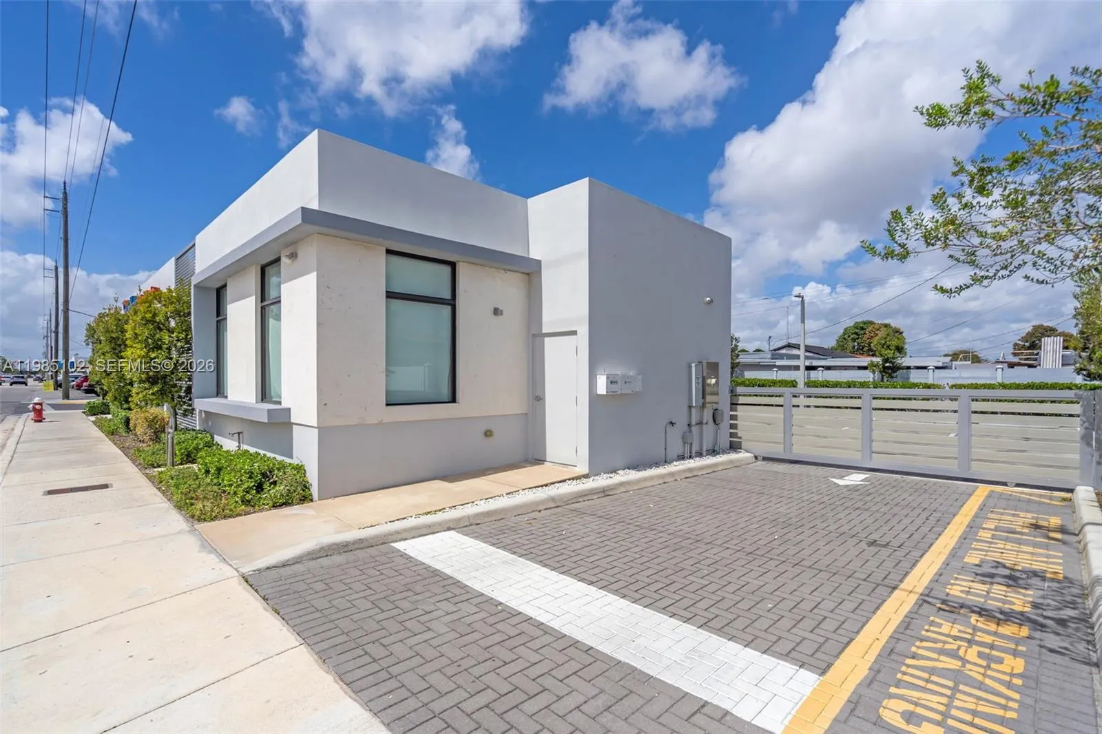 875 E 41st St, Hialeah FL 33013