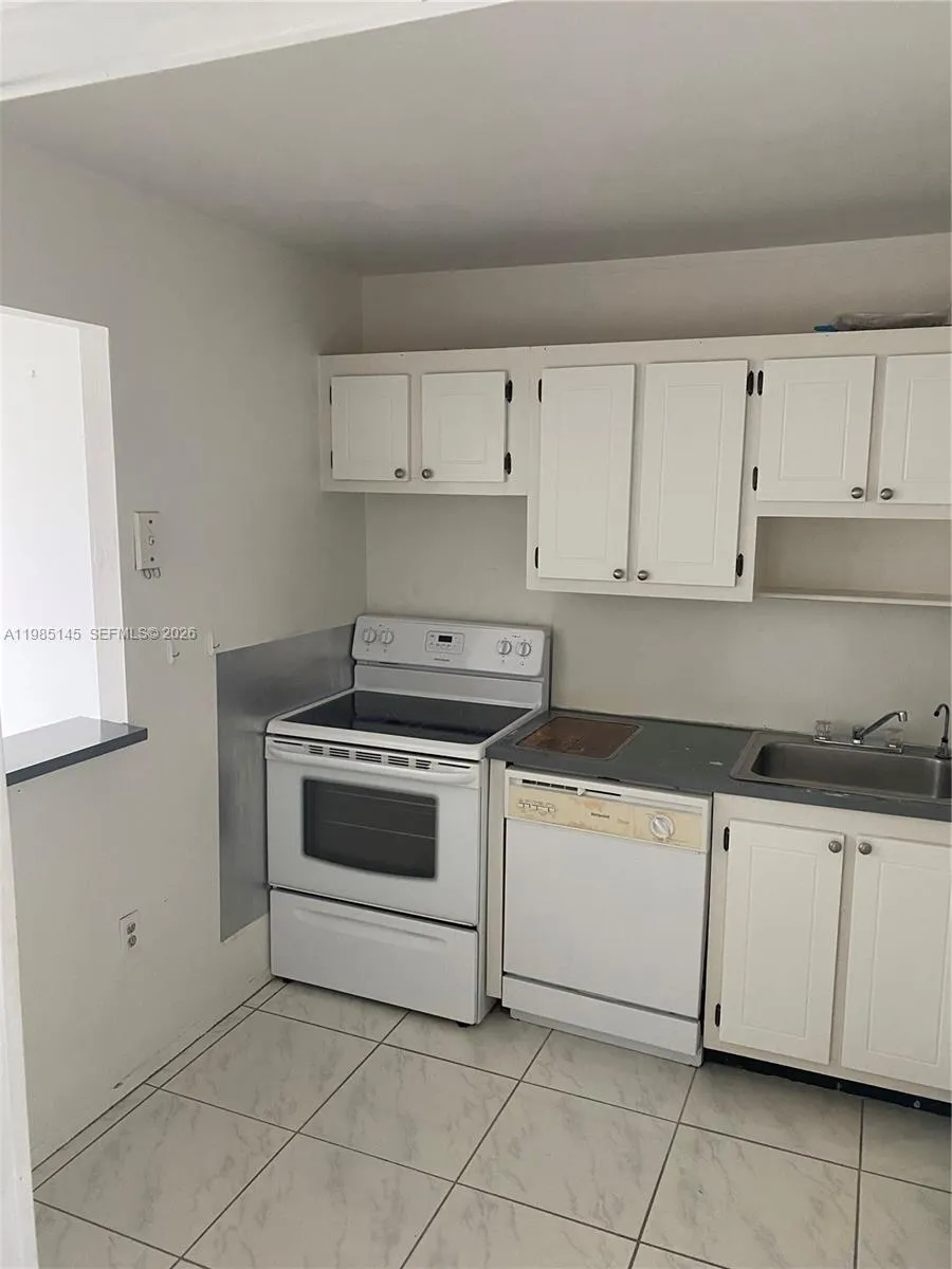 16950 W Dixie Hwy # 529, North Miami Beach FL 33160