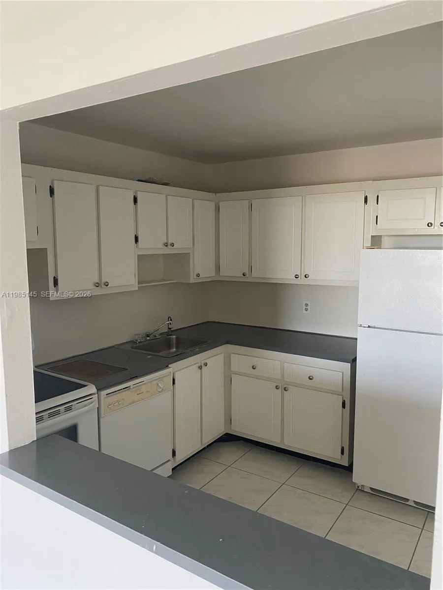 16950 W Dixie Hwy # 529, North Miami Beach FL 33160