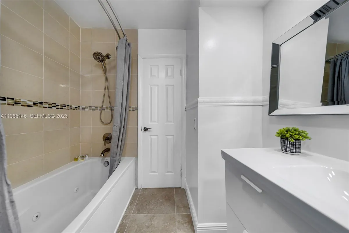 8420 Pasadena Blvd, Pembroke Pines FL 33024