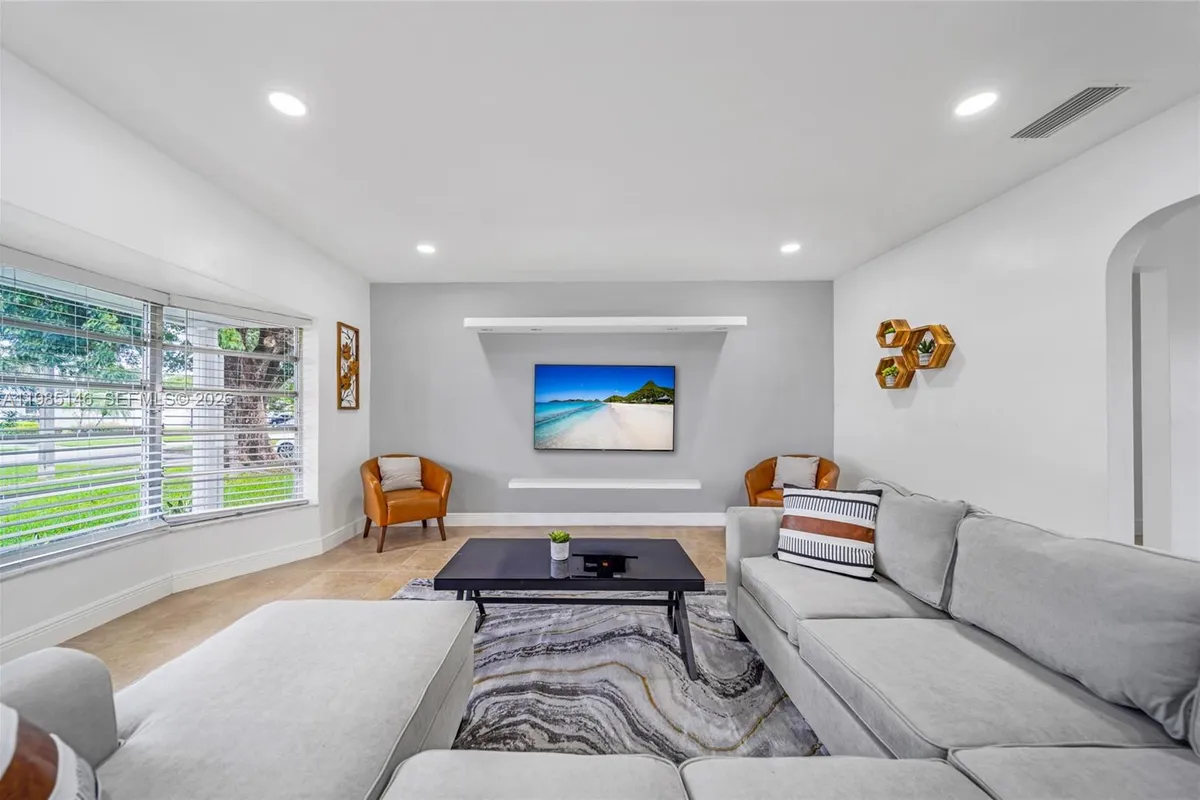 8420 Pasadena Blvd, Pembroke Pines FL 33024