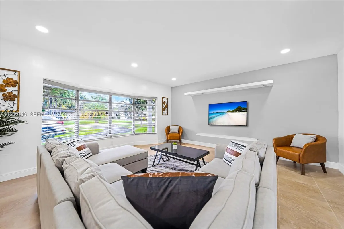 8420 Pasadena Blvd, Pembroke Pines FL 33024