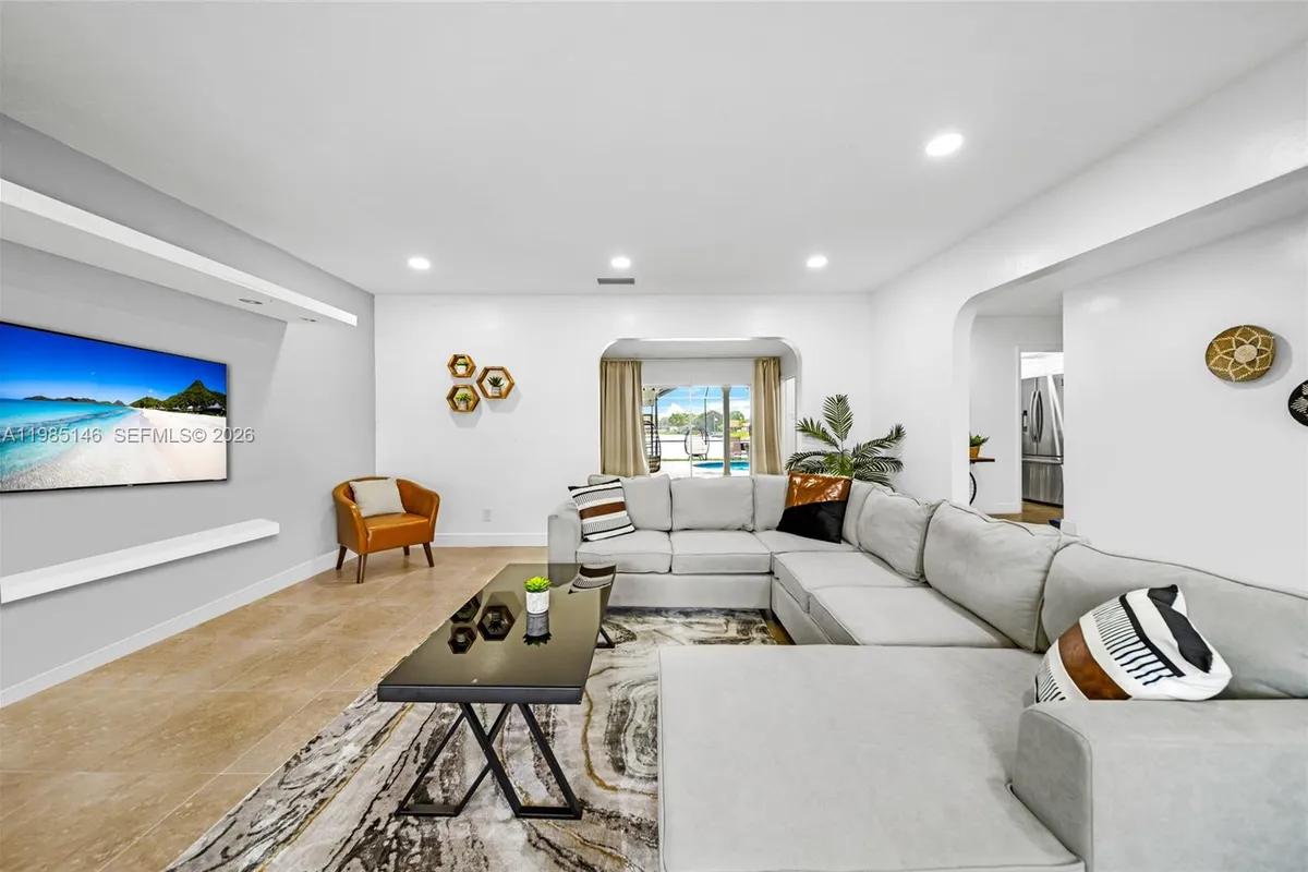 8420 Pasadena Blvd, Pembroke Pines FL 33024