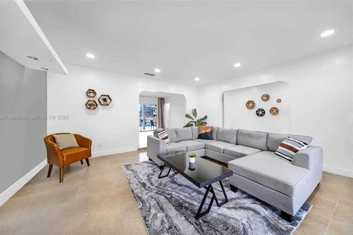 8420 Pasadena Blvd, Pembroke Pines FL 33024