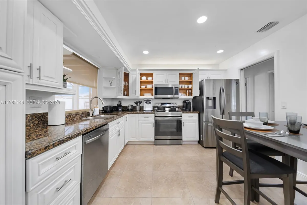 8420 Pasadena Blvd, Pembroke Pines FL 33024