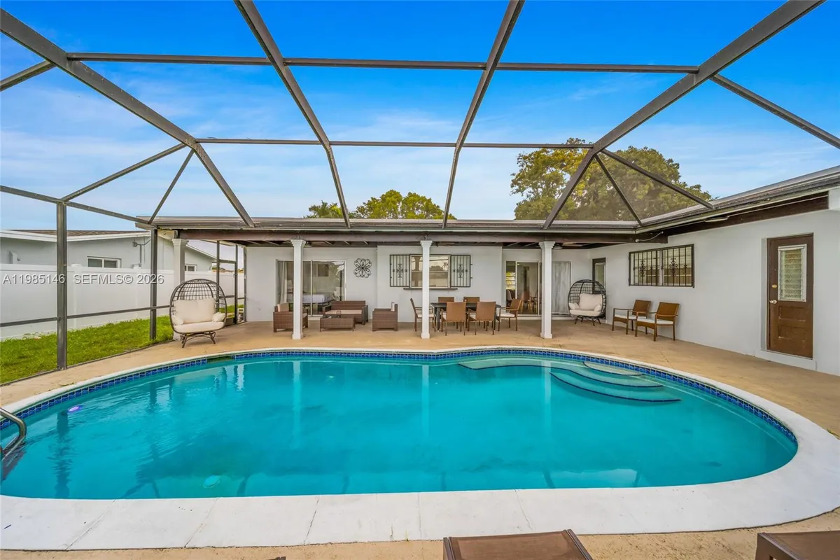 8420 Pasadena Blvd, Pembroke Pines FL 33024