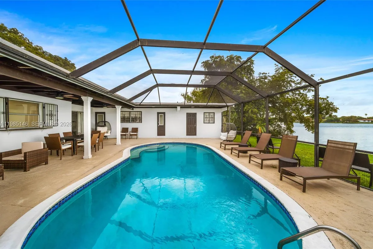 8420 Pasadena Blvd, Pembroke Pines FL 33024