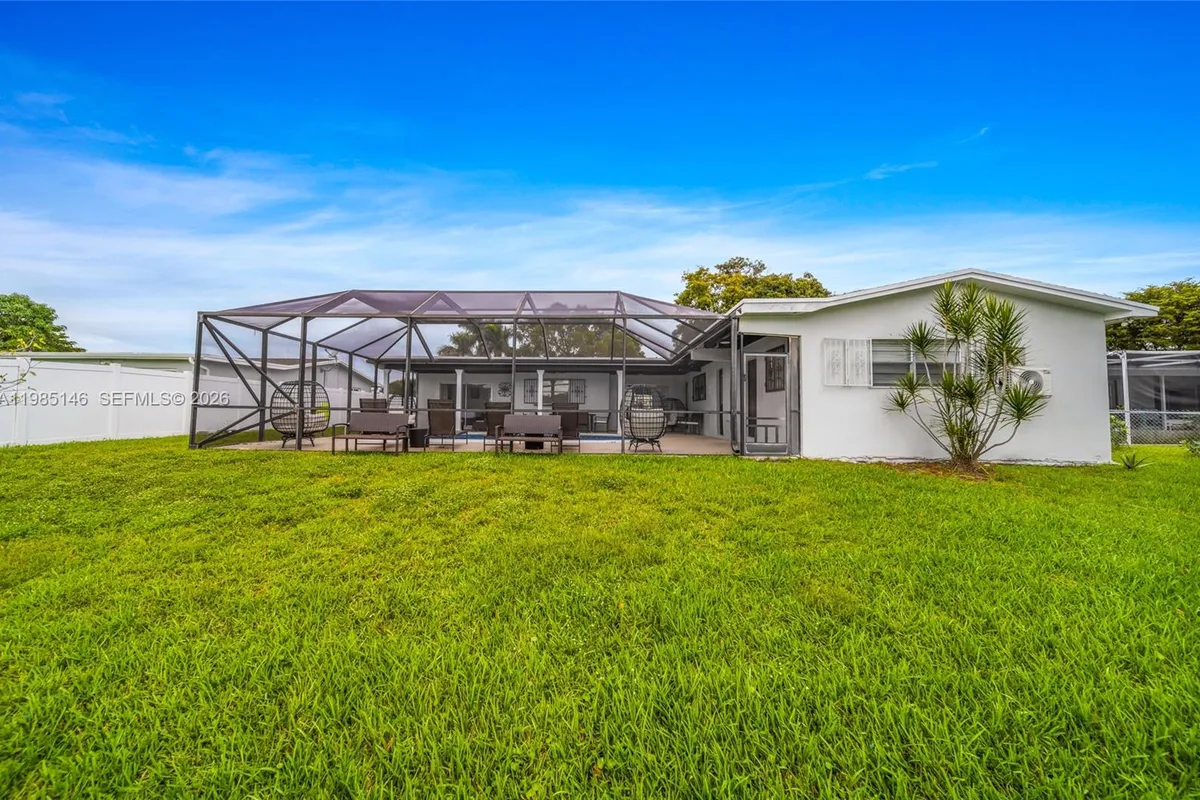 8420 Pasadena Blvd, Pembroke Pines FL 33024