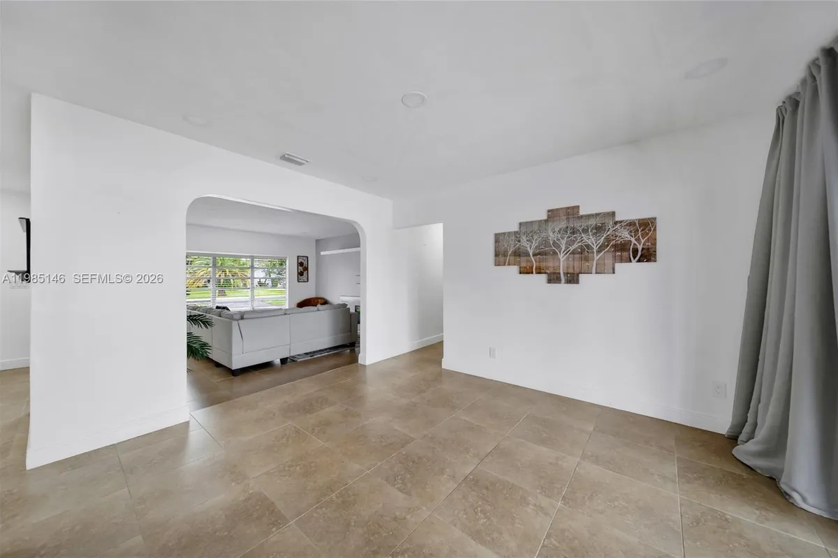 8420 Pasadena Blvd, Pembroke Pines FL 33024