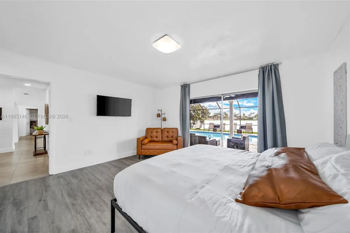 8420 Pasadena Blvd, Pembroke Pines FL 33024