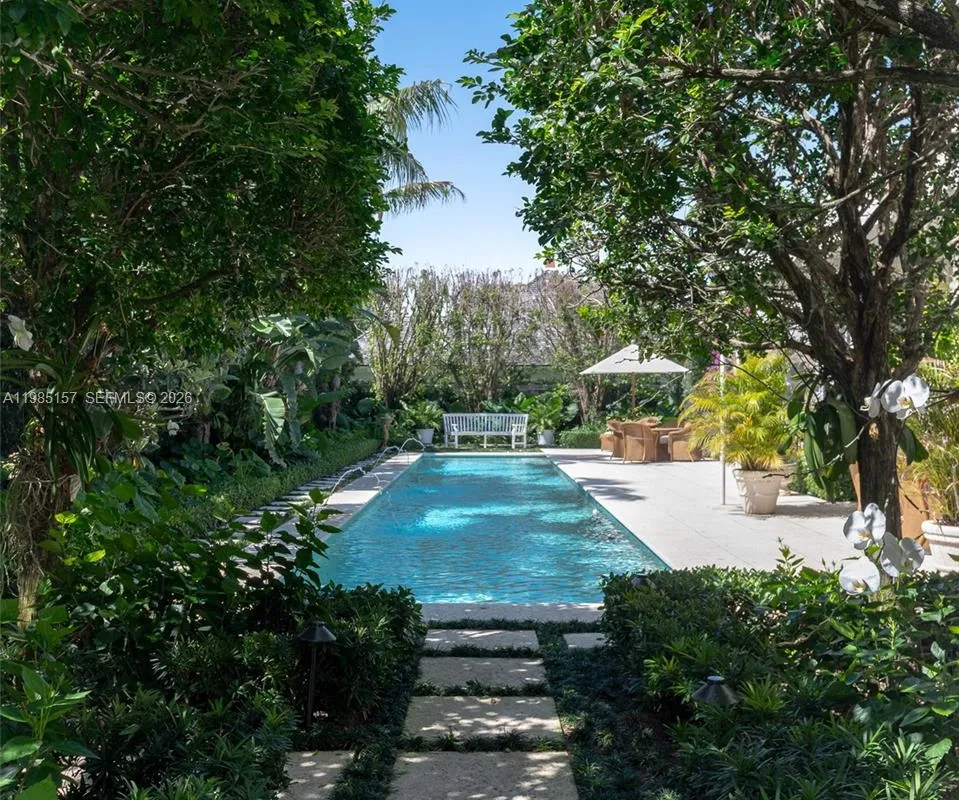 74 Gomez Rd, Jupiter Island FL 33455