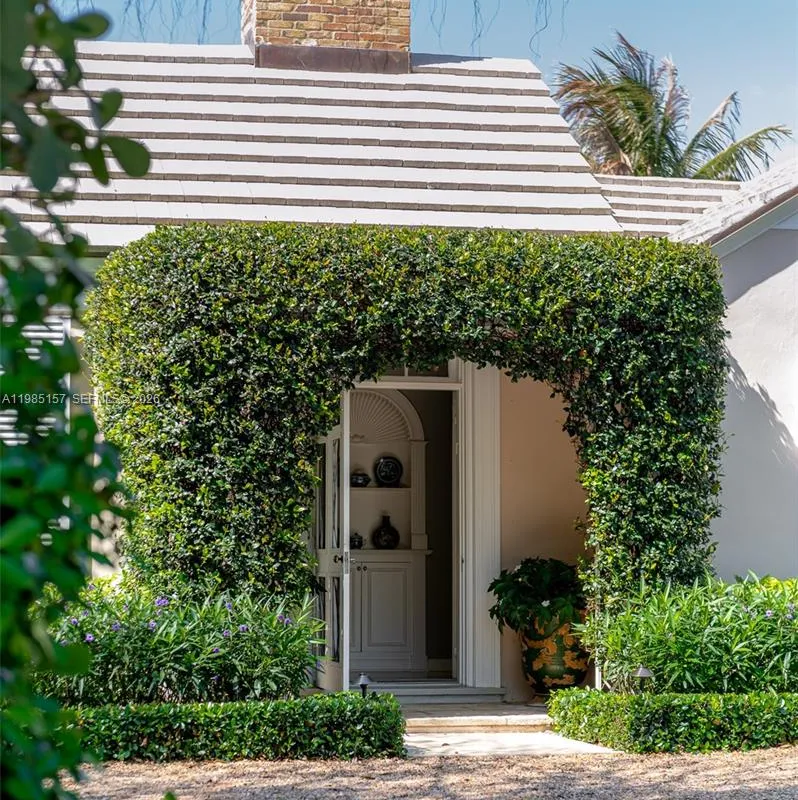 74 Gomez Rd, Jupiter Island FL 33455