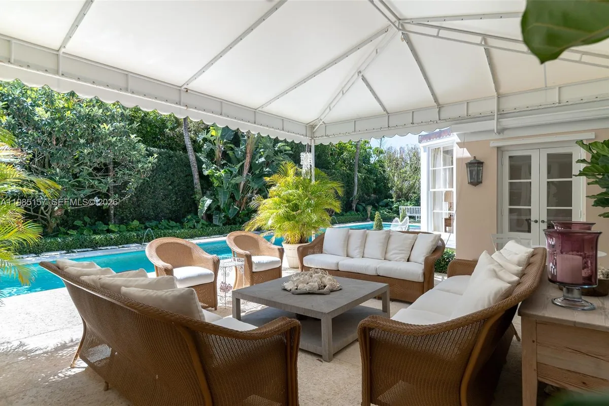 74 Gomez Rd, Jupiter Island FL 33455