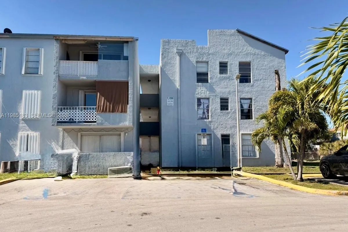 1725 W 60th St # F216, Hialeah FL 33012