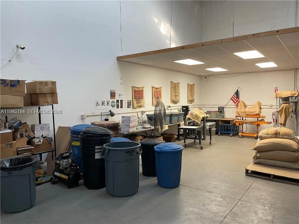 1827 SW 31st Ave, Pembroke Park FL 33009